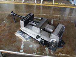 Picture of 15657 - NEW 6" DAYTON ANGLE DRILL PRESS VISE WITH ANGLE BASE, MODEL 4TK08